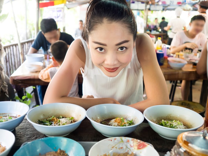 タイ　レストラン　女性